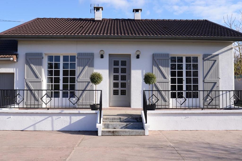 Les Villas Du Domaine De Suzel Vignieu Exterior photo